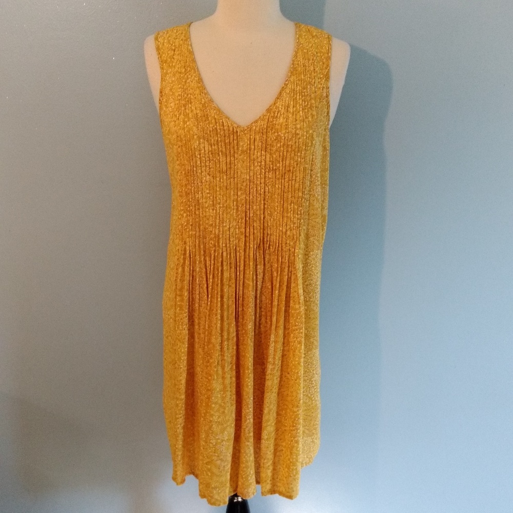 Old Navy Dress XS TP Pleated Yellow Gold Floral